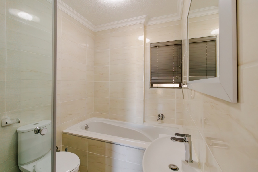 3 Bedroom Property for Sale in Bloubergrant Western Cape